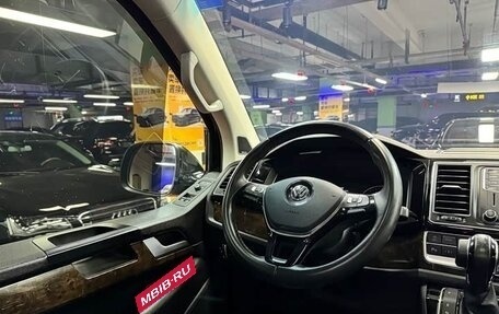 Volkswagen Multivan T6 рестайлинг, 2019 год, 6 322 000 рублей, 33 фотография