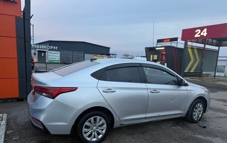 Hyundai Solaris II рестайлинг, 2017 год, 670 000 рублей, 3 фотография