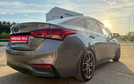 Hyundai Solaris II рестайлинг, 2017 год, 1 000 000 рублей, 5 фотография