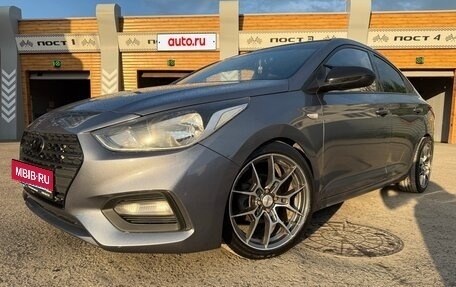 Hyundai Solaris II рестайлинг, 2017 год, 1 000 000 рублей, 2 фотография