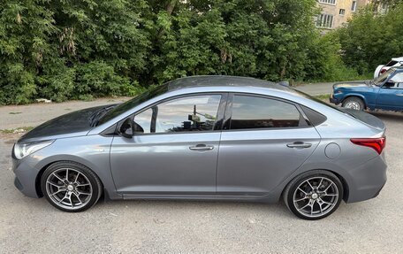 Hyundai Solaris II рестайлинг, 2017 год, 1 000 000 рублей, 9 фотография