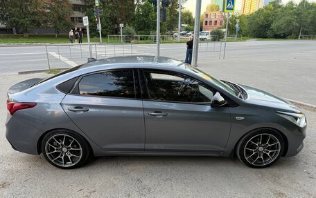 Hyundai Solaris II рестайлинг, 2017 год, 1 000 000 рублей, 8 фотография