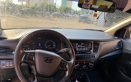 Hyundai Solaris II рестайлинг, 2017 год, 1 000 000 рублей, 14 фотография