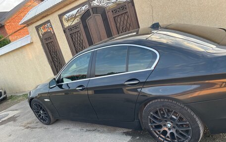 BMW 5 серия, 2010 год, 1 380 000 рублей, 2 фотография