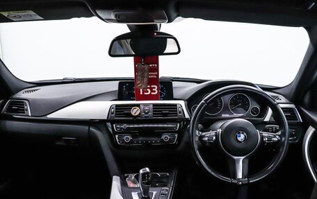 BMW 3 серия, 2017 год, 1 780 000 рублей, 13 фотография