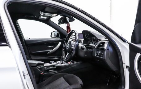 BMW 3 серия, 2017 год, 1 780 000 рублей, 17 фотография
