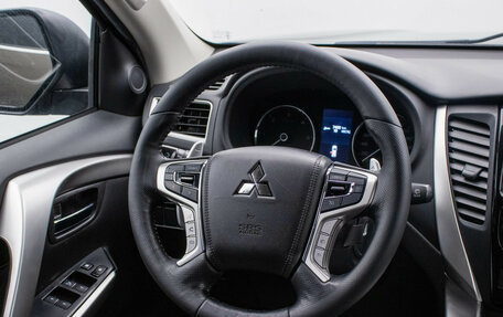 Mitsubishi Pajero Sport III рестайлинг, 2018 год, 3 095 000 рублей, 16 фотография