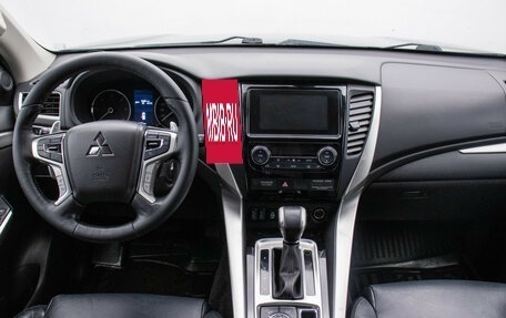 Mitsubishi Pajero Sport III рестайлинг, 2018 год, 3 095 000 рублей, 14 фотография