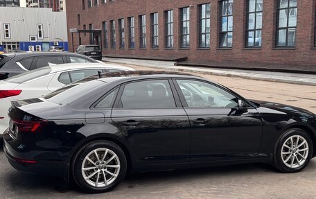 Audi A4, 2018 год, 2 450 000 рублей, 7 фотография