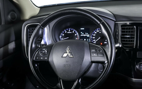 Mitsubishi Outlander III рестайлинг 3, 2015 год, 1 658 000 рублей, 14 фотография