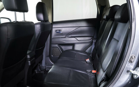 Mitsubishi Outlander III рестайлинг 3, 2015 год, 1 658 000 рублей, 12 фотография