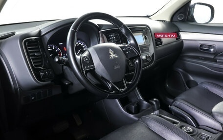 Mitsubishi Outlander III рестайлинг 3, 2015 год, 1 658 000 рублей, 15 фотография