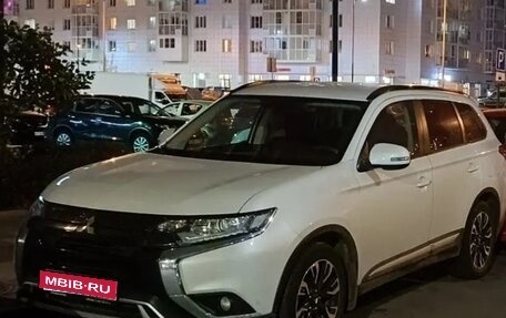 Mitsubishi Outlander III рестайлинг 3, 2022 год, 2 700 000 рублей, 1 фотография