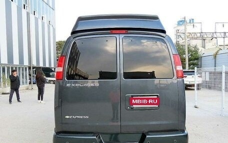 Chevrolet Express II, 2017 год, 11 300 000 рублей, 4 фотография