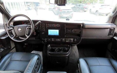 Chevrolet Express II, 2017 год, 11 300 000 рублей, 21 фотография