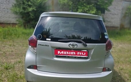 Toyota Ractis II, 2015 год, 950 000 рублей, 3 фотография