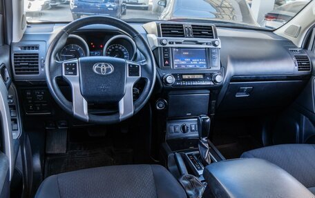 Toyota Land Cruiser Prado 150 рестайлинг 2, 2015 год, 3 769 000 рублей, 6 фотография