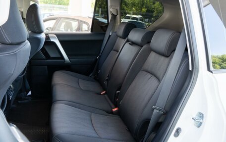 Toyota Land Cruiser Prado 150 рестайлинг 2, 2015 год, 3 769 000 рублей, 9 фотография