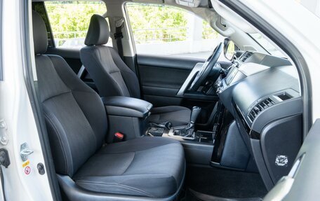 Toyota Land Cruiser Prado 150 рестайлинг 2, 2015 год, 3 769 000 рублей, 8 фотография