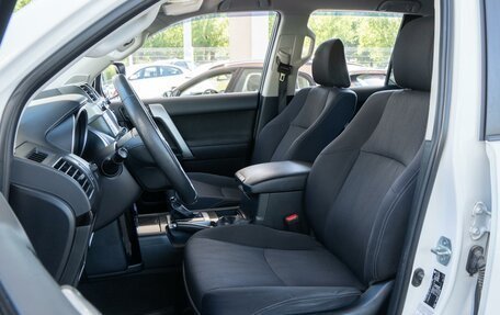 Toyota Land Cruiser Prado 150 рестайлинг 2, 2015 год, 3 769 000 рублей, 10 фотография