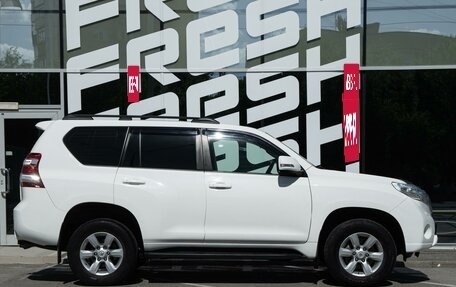 Toyota Land Cruiser Prado 150 рестайлинг 2, 2015 год, 3 769 000 рублей, 5 фотография