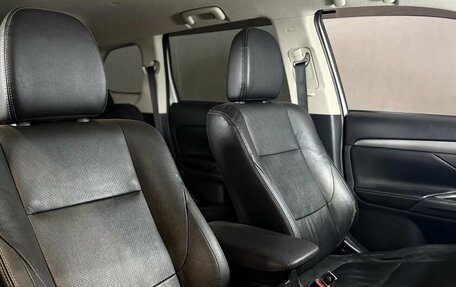 Mitsubishi Outlander III рестайлинг 3, 2012 год, 1 400 000 рублей, 15 фотография