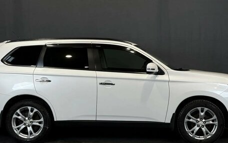 Mitsubishi Outlander III рестайлинг 3, 2012 год, 1 400 000 рублей, 4 фотография
