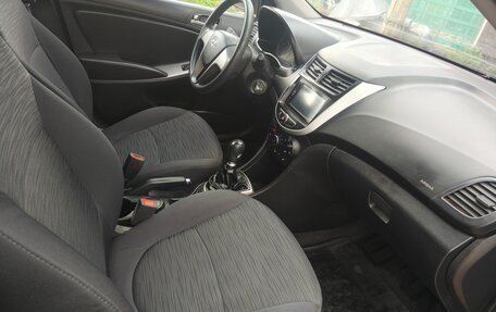 Hyundai Solaris II рестайлинг, 2015 год, 720 000 рублей, 9 фотография