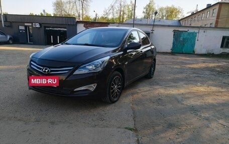 Hyundai Solaris II рестайлинг, 2015 год, 720 000 рублей, 2 фотография