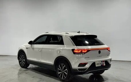 Volkswagen T-Roc I, 2023 год, 1 755 000 рублей, 6 фотография