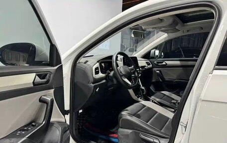 Volkswagen T-Roc I, 2023 год, 1 755 000 рублей, 8 фотография