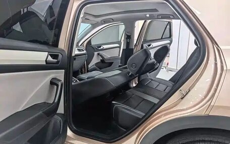 Volkswagen T-Roc I, 2023 год, 2 075 000 рублей, 11 фотография