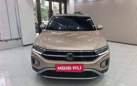Volkswagen T-Roc I, 2023 год, 2 075 000 рублей, 2 фотография