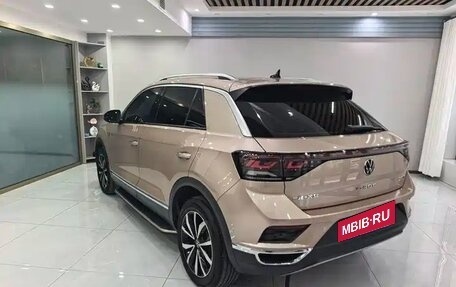 Volkswagen T-Roc I, 2023 год, 2 075 000 рублей, 4 фотография
