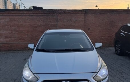 Hyundai Solaris II рестайлинг, 2013 год, 800 000 рублей, 1 фотография