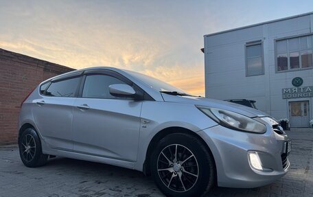 Hyundai Solaris II рестайлинг, 2013 год, 800 000 рублей, 8 фотография