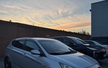 Hyundai Solaris II рестайлинг, 2013 год, 800 000 рублей, 2 фотография