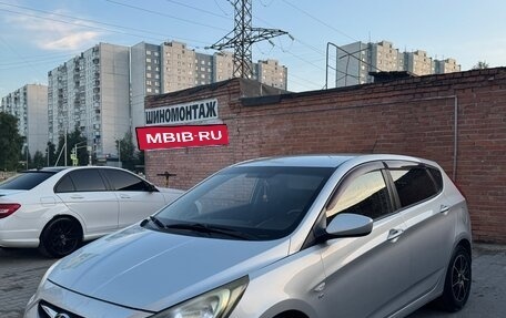Hyundai Solaris II рестайлинг, 2013 год, 800 000 рублей, 3 фотография