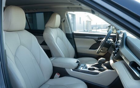 Toyota Highlander, 2022 год, 6 399 000 рублей, 13 фотография