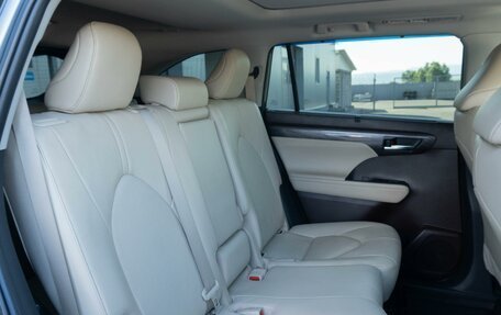 Toyota Highlander, 2022 год, 6 399 000 рублей, 12 фотография