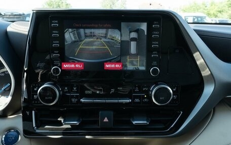 Toyota Highlander, 2022 год, 6 399 000 рублей, 24 фотография