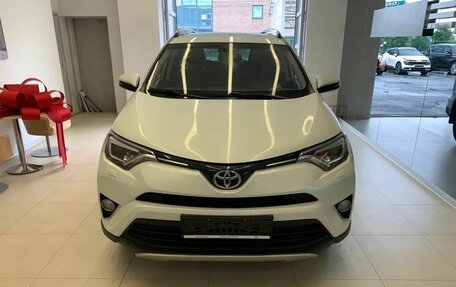 Toyota RAV4, 2018 год, 2 200 000 рублей, 2 фотография