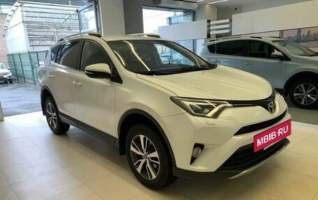Toyota RAV4, 2018 год, 2 200 000 рублей, 3 фотография