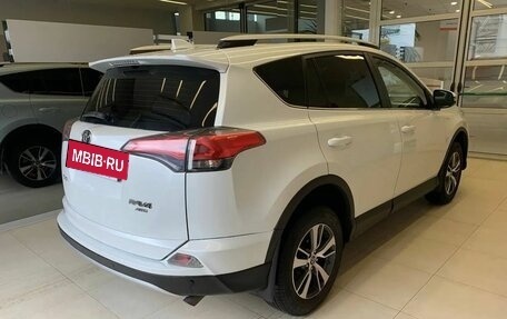 Toyota RAV4, 2018 год, 2 200 000 рублей, 4 фотография