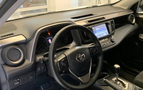 Toyota RAV4, 2018 год, 2 200 000 рублей, 13 фотография