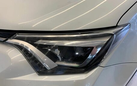 Toyota RAV4, 2018 год, 2 200 000 рублей, 14 фотография