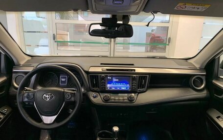 Toyota RAV4, 2018 год, 2 200 000 рублей, 11 фотография