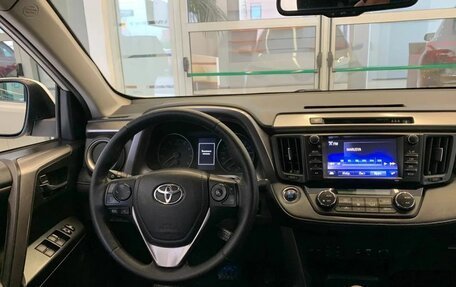 Toyota RAV4, 2018 год, 2 200 000 рублей, 8 фотография