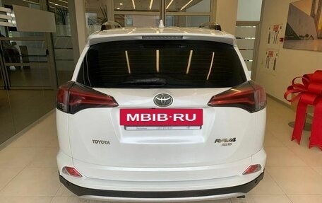 Toyota RAV4, 2018 год, 2 200 000 рублей, 5 фотография