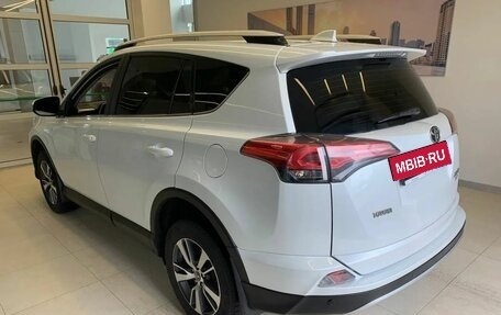 Toyota RAV4, 2018 год, 2 200 000 рублей, 6 фотография